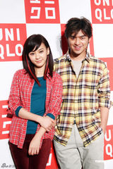 组图：陈柏霖携手陈意涵亮相代言清新时尚