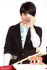 幻灯图：“完全创作新人”严爵发片 多次感动落泪