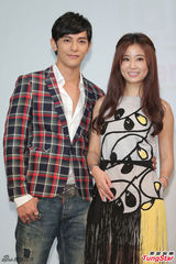 组图：林心如汪东城亮相 靓丽帅气二人抢镜