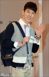 组图：少时侑利2AM赵权等出席箱包品牌发布会