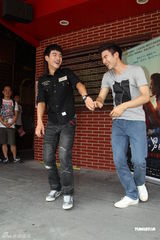 组图：凤小岳跳求偶舞 张书豪演同志怕父亲晕倒