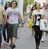 组图：杰克逊长子与公主女友吃冰激凌秀甜蜜