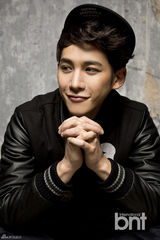 高清组图：韩星朴基雄拍写真 雕刻外貌精致帅气