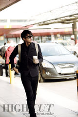 组图：玄彬柏林时尚写真曝光 尽显帅气型男气质