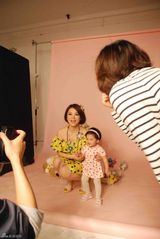 组图：李湘携爱女拍封面 小公主活泼大方有明星范儿