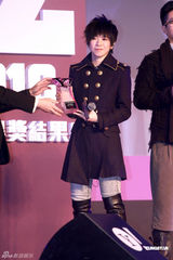 组图：金贤重香港获大奖 阿SA无缘和男友过圣诞