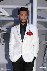 组图：古天乐野人造型走秀 对郭富城婚讯避不表态