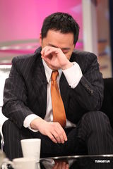 组图：Selina未婚夫泪洒现场 谈婚期延后赞爱人坚强