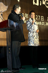 幻灯组图：李冰冰履行熄灯承诺 向旱灾地区捐20万元