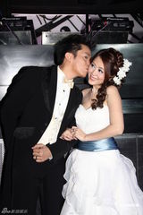 组图：香港演员姚乐怡穿婚纱公布结婚喜讯