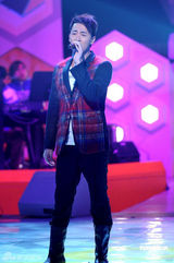 幻灯图：林峰帅气现身《劲歌金曲》 古巨基另类时尚