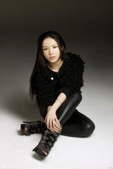 组图：“小舒淇”潘霜霜写真秀性感 称坚决不当小三