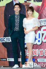 组图：韩胜妍乞丐装宣传《张宝利》吴涟序优雅