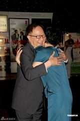 组图：香港舞台剧奖颁奖礼 钟景辉苏玉华相见欢