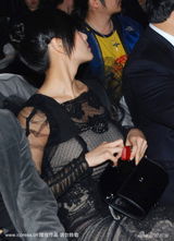 幻灯图集：张雨绮透视装亮相 张靓颖观礼心情好