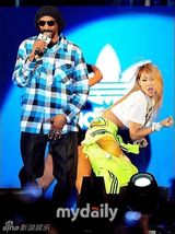 组图：Snoop Dogg韩国开唱 2NE1任嘉宾热情助演