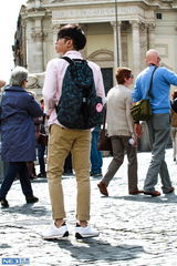 组图：账房先生华晨宇兼职摄像 张翰遭鹦鹉调戏