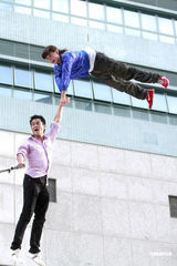 组图：郑嘉颖生日“坠楼” 女友佘施曼贴心送祝福 