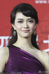 组图：《三个未婚妈妈》居文沛紫色长裙优雅