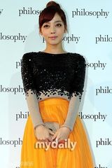 组图：成宥利具荷拉等出席时尚品牌发布会