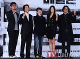 组图：韩片《柏林》试映会 全智贤黑裙亮相