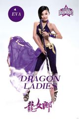 组图：龙女郎组合笔仙写真曝光 暴露服装秀性感