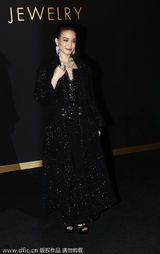 组图：舒淇贵妇裙装闪亮抢镜 一身珠宝雍容华贵