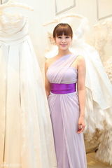 高清组图：关悦试装柏林红毯礼服 尽显优雅范儿