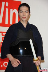 组图：虫虫恐吓案有进展 老萧展现剑击技术