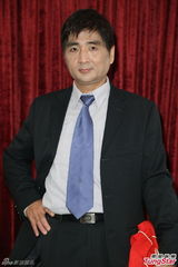 组图：许雅涵领众师妹扮性感 李组长现男人本色