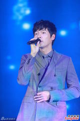 组图：韩星玄彬卖萌扮兔子 分享吻戏经验害羞