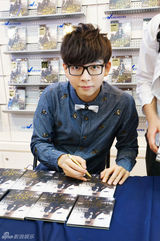 组图：胡夏宣传专辑 亮相新城颁奖礼勇夺二奖