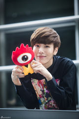 高清组图：独家对话韩国摇滚花美男鲁敏宇