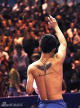 组图：血性藏獒张继科展男性阳刚魅力