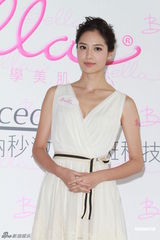 白歆惠低胸裙亮相上围缩水 自曝三年后结婚(图)