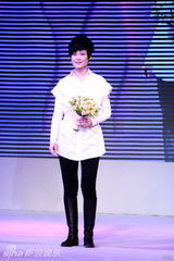 组图：中歌榜提名揭晓 尚雯婕李宇春等上演婚纱秀