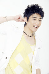 组图：宫正楠阳光写真曝光 迷人微笑帅气