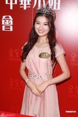 组图：中华小姐12强佳丽亮相 徐子淇父亲晒外孙近照