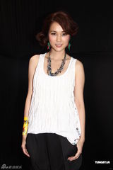 组图：谢安琪恶搞自己歌曲 古巨基献唱为黎耀祥庆生