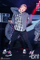 组图：韩男团BTOB新专辑回归首唱表演新歌