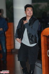 组图：钱嘉乐汤盈盈婚礼直击 伴郎阮兆祥抵达