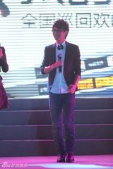 组图：快男杭州欢唱会火爆开唱 兄弟情感动全场