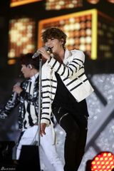 高清图：少时EXO等众韩团热舞放歌梦想演唱会