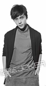 组图：余文乐韩庚等拍杂志封面 展新一代偶像魅力