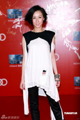 幻灯图：阿娇复出演女主 称与陈伟霆鸳鸯浴戏辛苦