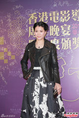 组图：章子怡火红包身裙挽手梁朝伟 宗师夺4奖