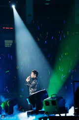 组图：李宇春林俊杰开唱 众星为Selina俞灏明祈福