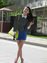 高清组图：贾青街拍LOOK 条纹衫搭配潮流潮鞋