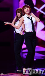 组图：第8届首尔电视颁奖礼 吴奇隆获人气奖