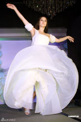 组图：许慧欣代言变希腊女神 性感大秀飘逸舞姿